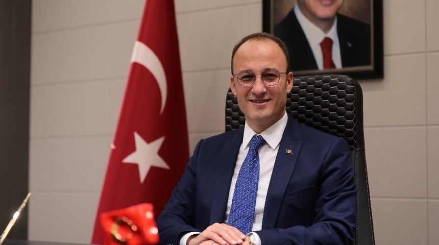 Başkan &Ouml;rki, &ldquo;Gen&ccedil;lerimiz İstiklal Marşımızı dikkatlice, &ouml;z&uuml;mseyerek okumalı ve bir rehber olarak g&ouml;rmelidirler&rdquo;