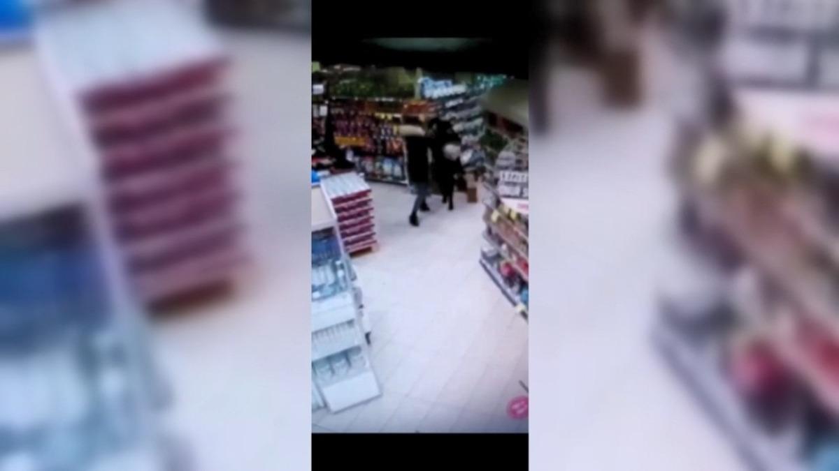 S&uuml;per markette kadınların kavgası kameraya yansıdı