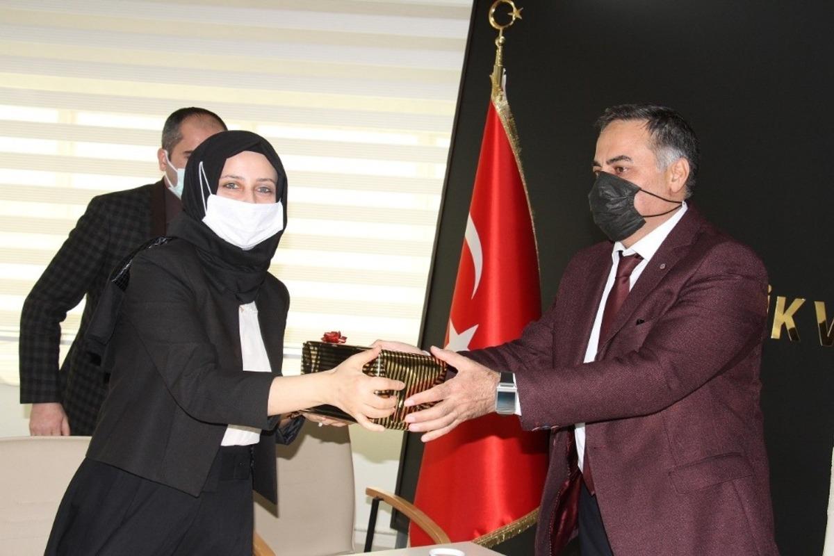 G&ouml;revde y&uuml;kselenler &ouml;d&uuml;llendirildi