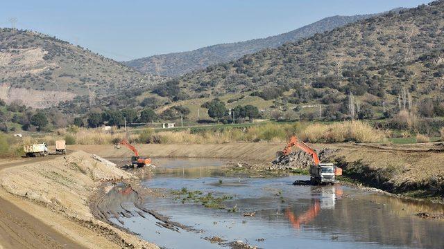 Çine çayında ıslah çalışmaları sürüyor