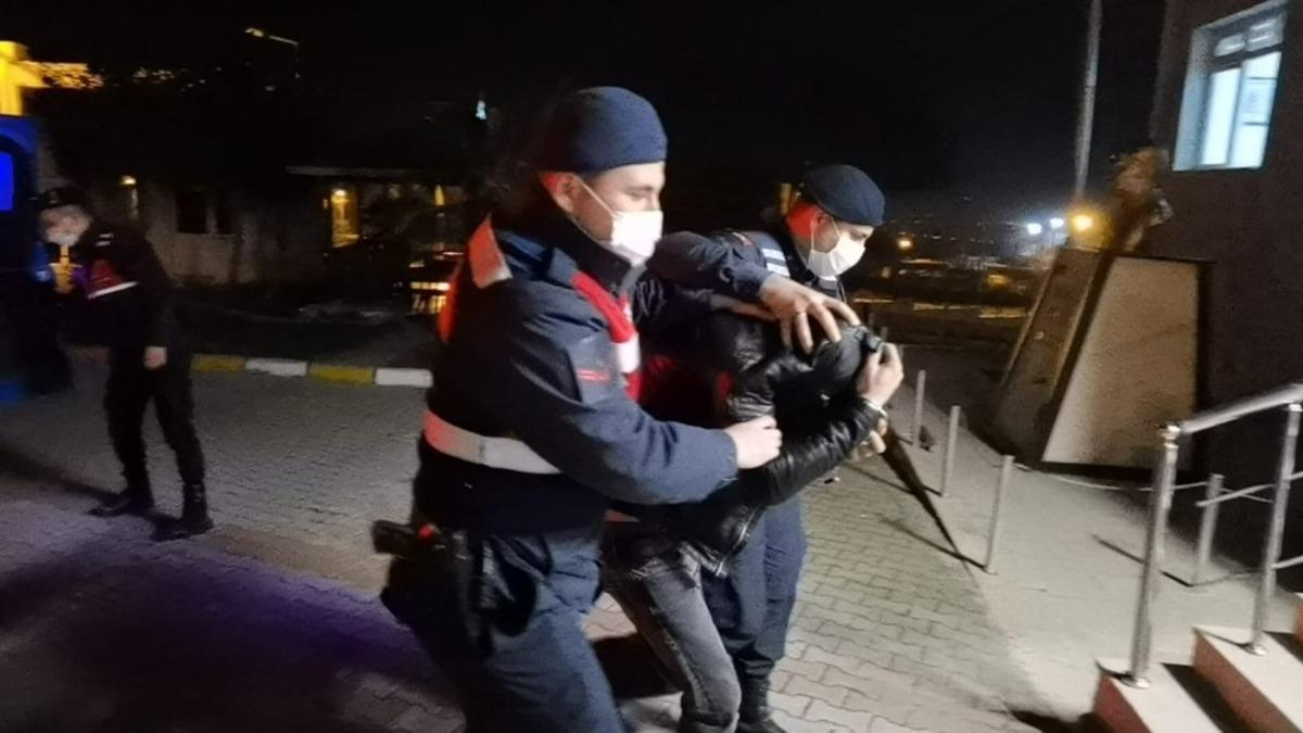 G&ouml;md&uuml;ğ&uuml; uyuşturucuyu &ccedil;ıkarırken yakalandı