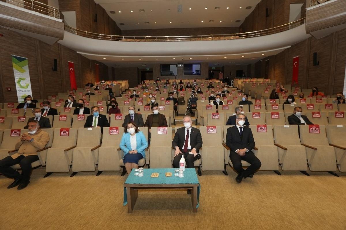 İstiklal Marşı&rsquo;nı konu alan &lsquo;şair&rsquo; oyunu Gazi şehirlilerle buluştu