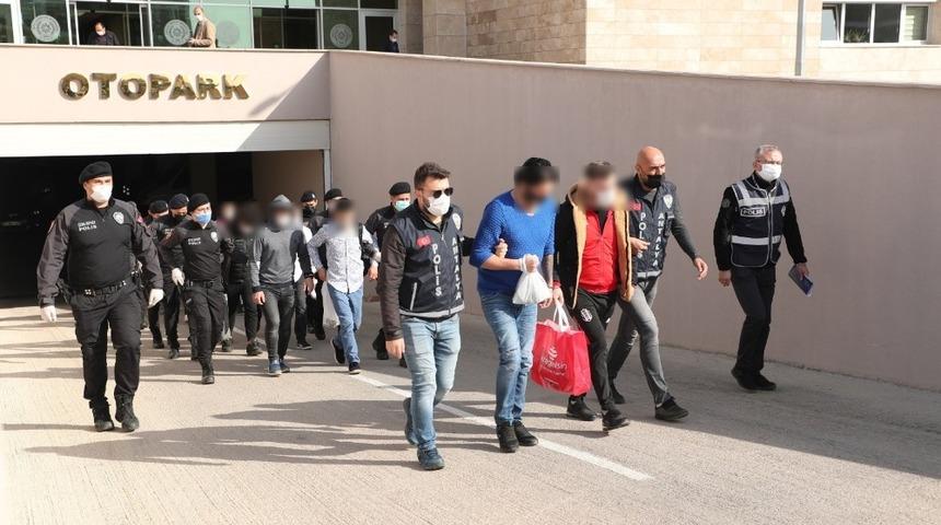 Antalya&rsquo;da aranan 46 kişi yakalandı