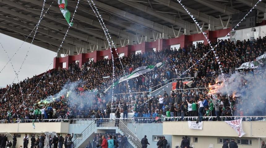 Karslı taraftarlardan siyasiler ve b&uuml;rokratlara &ccedil;ağrı!