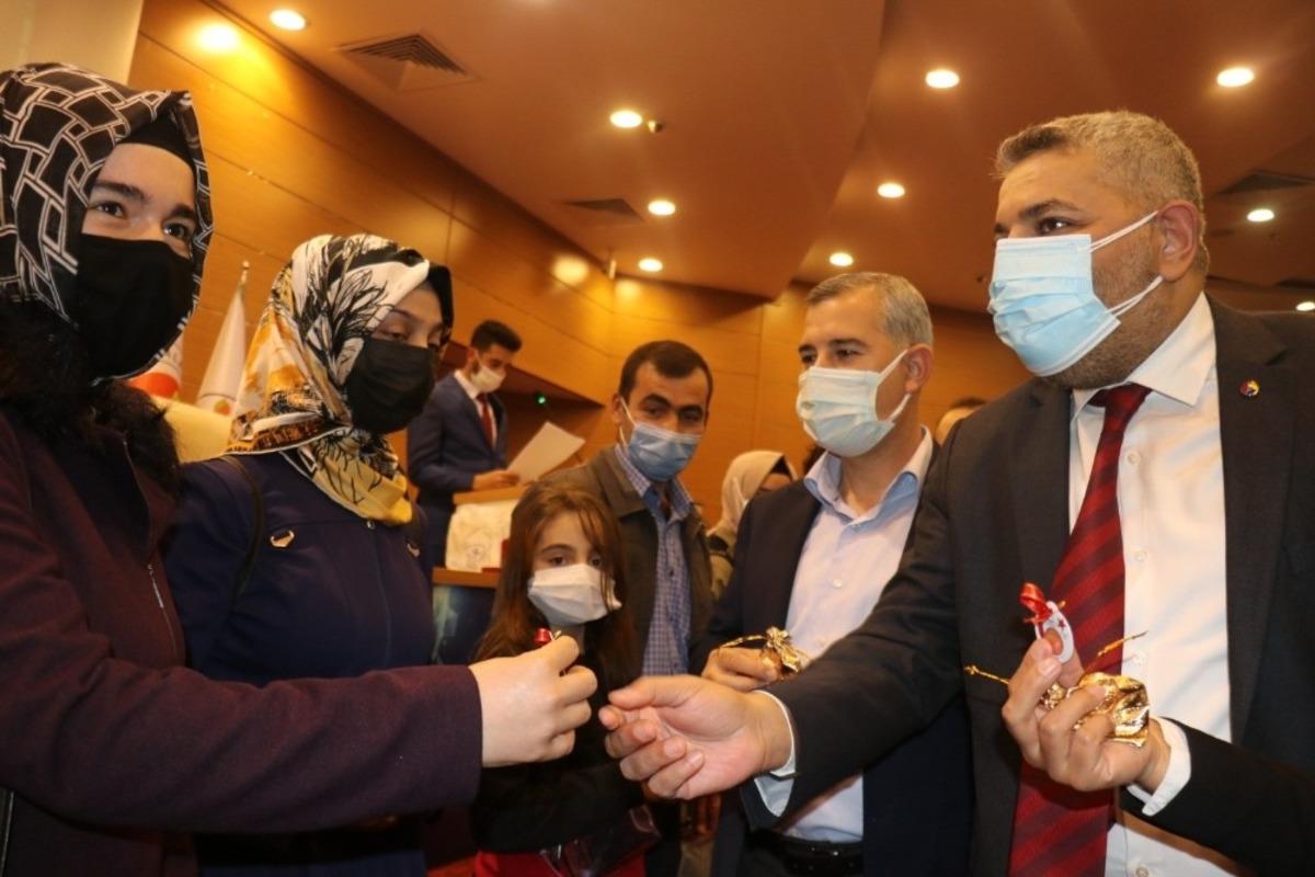 Esnaf ve Dayanışma Platformu&rsquo;nun  &ccedil;ekiliş hediyeleri verildi