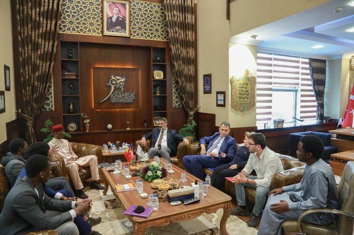 Çad Büyükelçisi Guet, "Türkiye pandemiyi iyi yönetti" G2