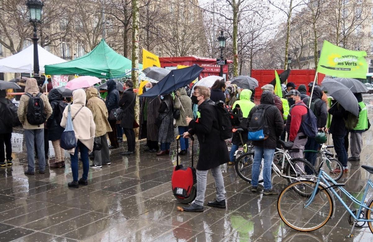 Fukuşima kurbanları 10. yılında Paris&rsquo;te anıldı