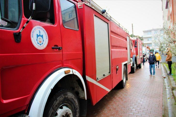 Binanın giriş katında çıkan yangın paniğe sebep oldu G4