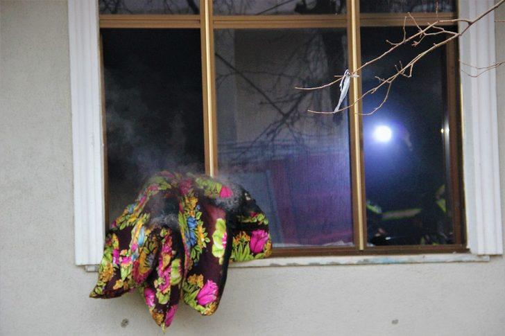 Binanın giriş katında çıkan yangın paniğe sebep oldu G5