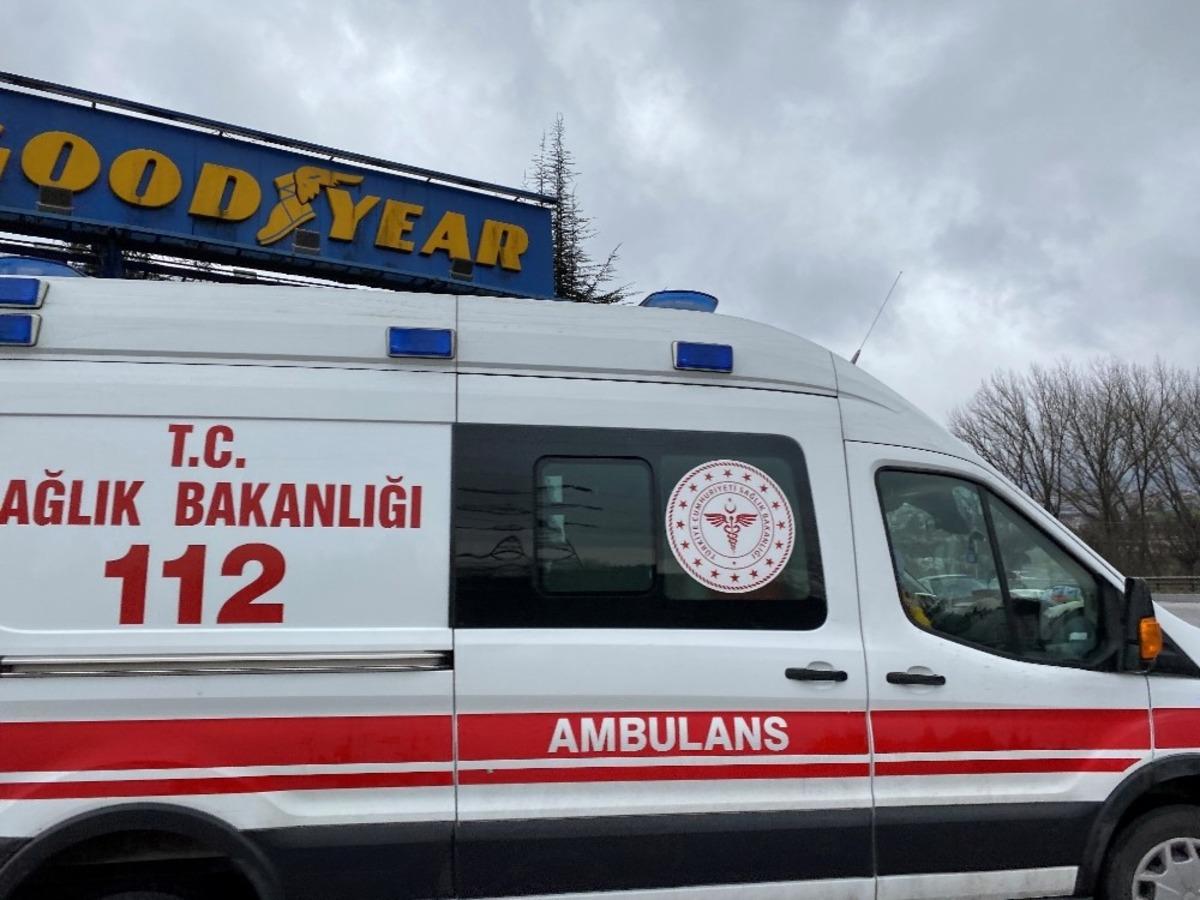 Sakarya&rsquo;da lastik fabrikasında korkutan yangın: 1 iş&ccedil;i dumandan etkilendi