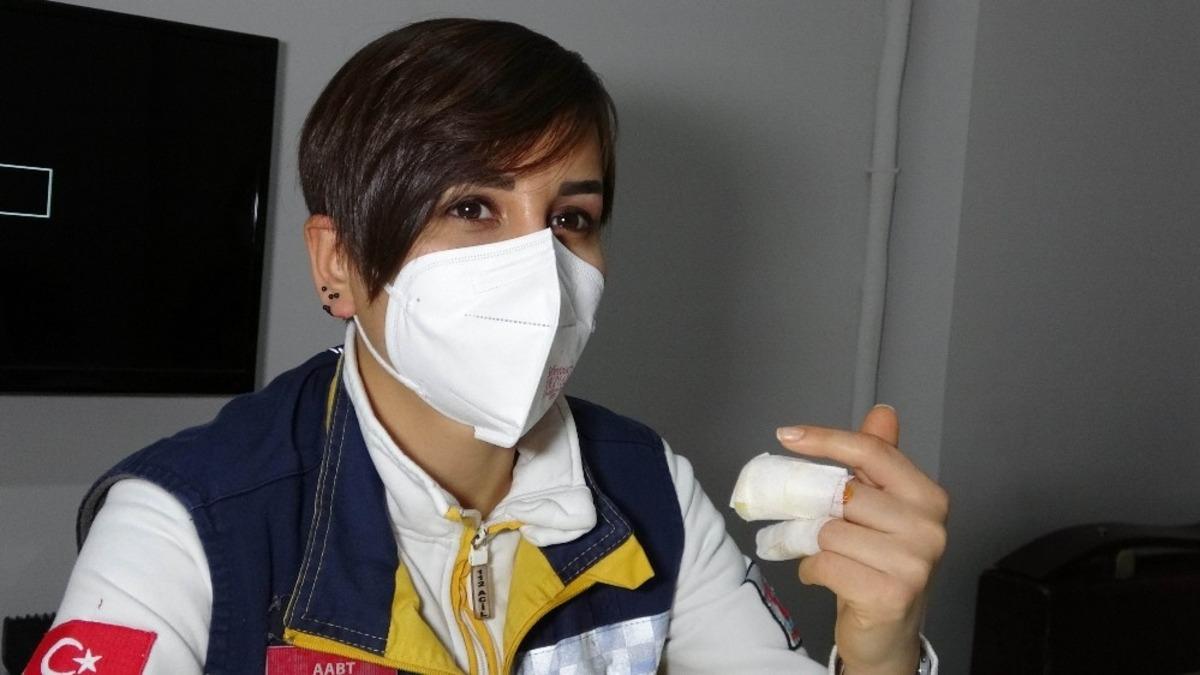 Hasta tarafından parmağı ısırılan sağlık personeli g&uuml;&ccedil;l&uuml;kle kurtarıldı