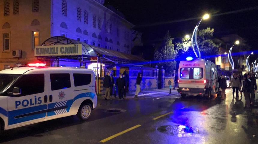 Bıçakladıkları kişiyi camiye saklayıp kayıplara karıştılar