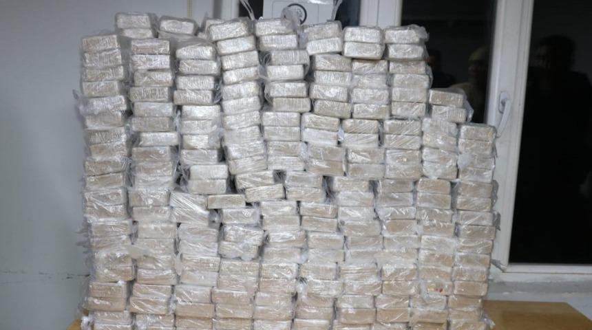 Son Dakika: 482 kilo eroin, 65 kilo metamfetamin ele geçirildi