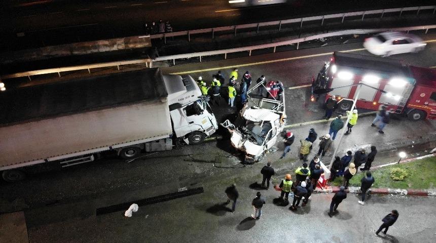 Sakarya'da korkunç kaza: 1 ölü, 2 ağır yaralı