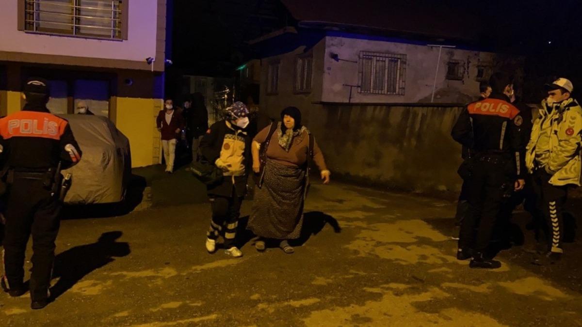 Yangında dumandan etkilenen anne ile oğlu hastaneye kaldırıldı