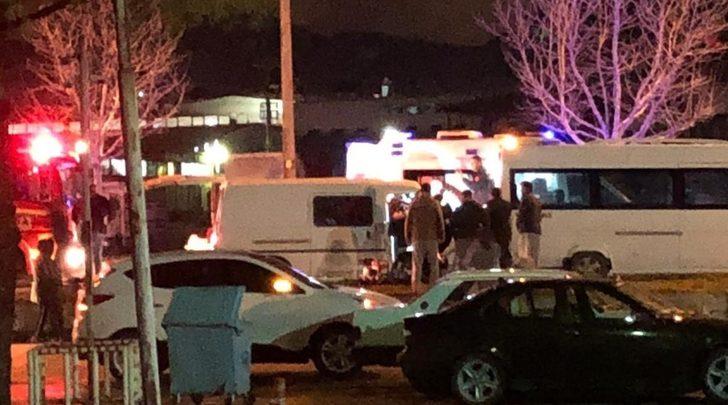 Park halindeki minibüse çarptı, 2 kişi yaralandı G2
