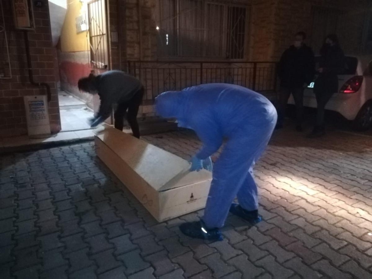İzmir&rsquo;de ş&uuml;pheli &ouml;l&uuml;m: Trans birey &ccedil;ekyat i&ccedil;erisinde &ouml;l&uuml; bulundu