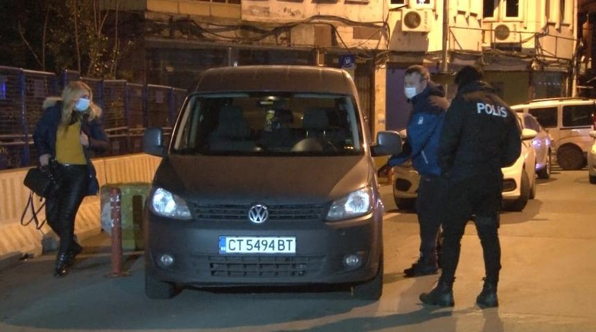 Kendilerini polis olarak tanıttılar, 4 bin 500 doları alıp ka&ccedil;tılar