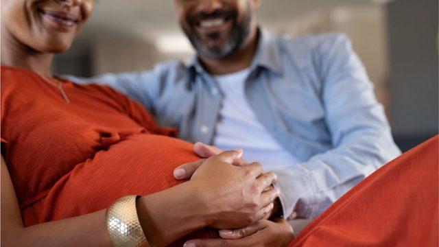 İkiz hamilelikleri anneler ve bebekler için tekil gebeliklere göre daha riskli