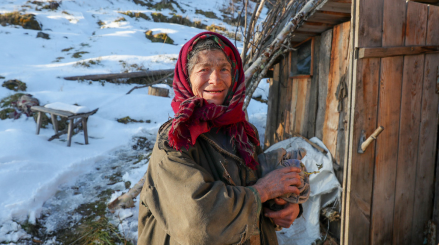 Yıllar boyunca insandan uzak yaşayan dünyanın en yalnız insanı! Agafya artık yeni evinde