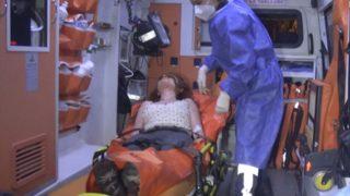 Yürekleri ağza getiren an! 5. kattan atlayan kadını 4. kattaki komşuları tuttu