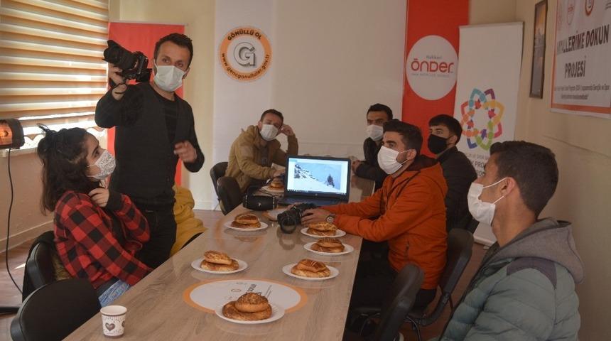 Hakkarili gençler fotoğrafçılık öğreniyor