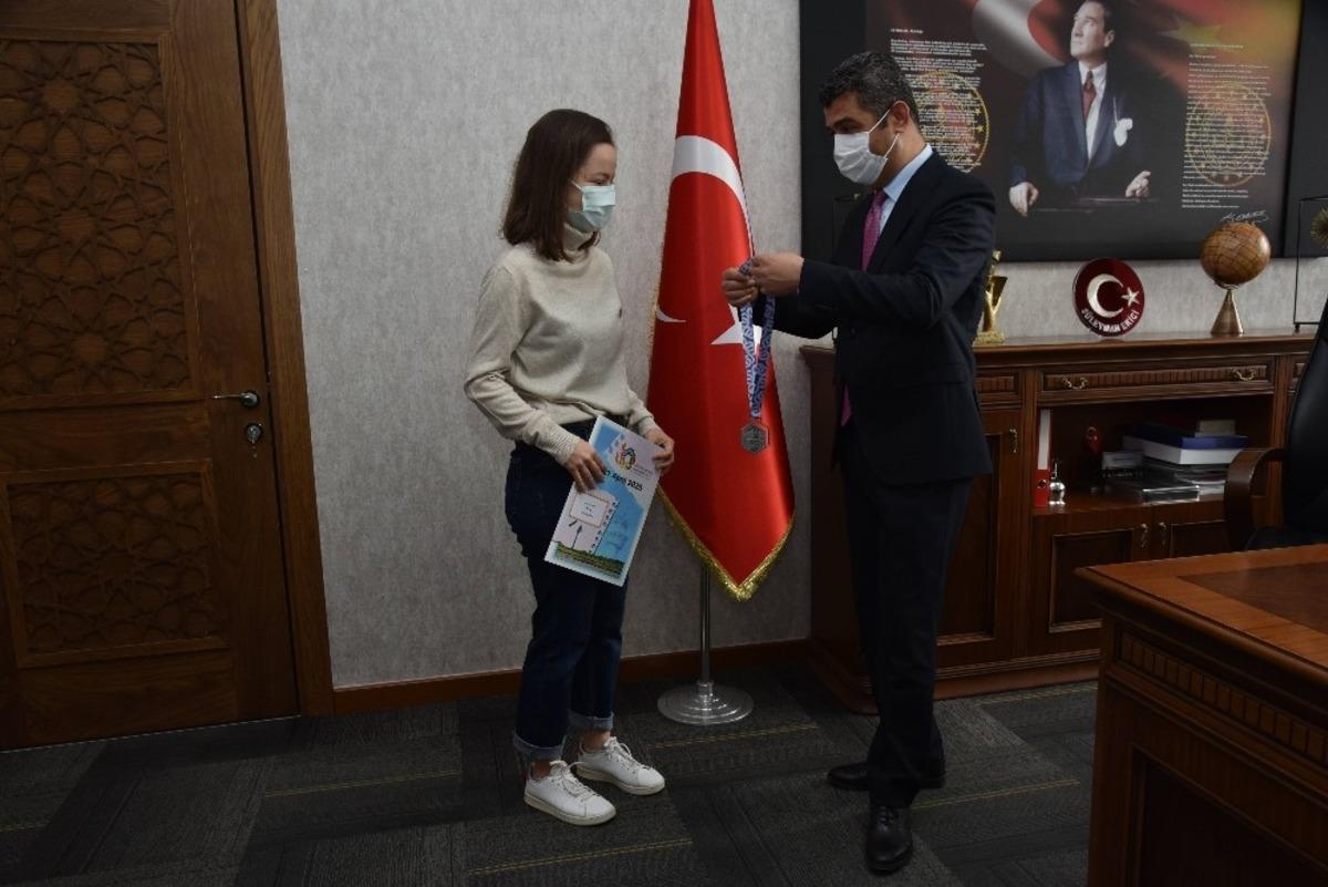 Denizlili Zeynep, Avrupa Matematik Olimpiyatı G&uuml;m&uuml;ş Madalyası kazandı