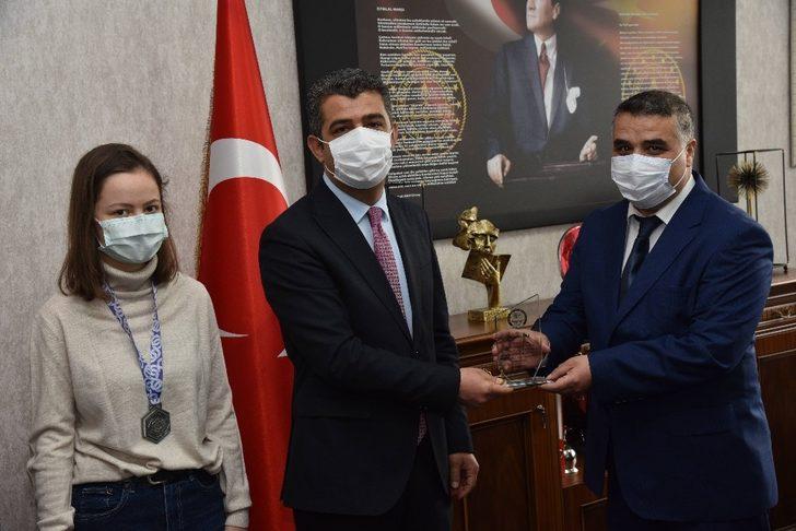 Denizlili Zeynep, Avrupa Matematik Olimpiyatı Gümüş Madalyası kazandı G5