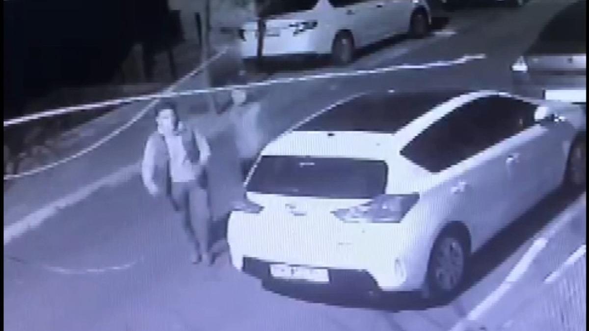 (&Ouml;zel)- Pendik&rsquo;te kısıtlama saatinde motosiklet hırsızlığı kamerada