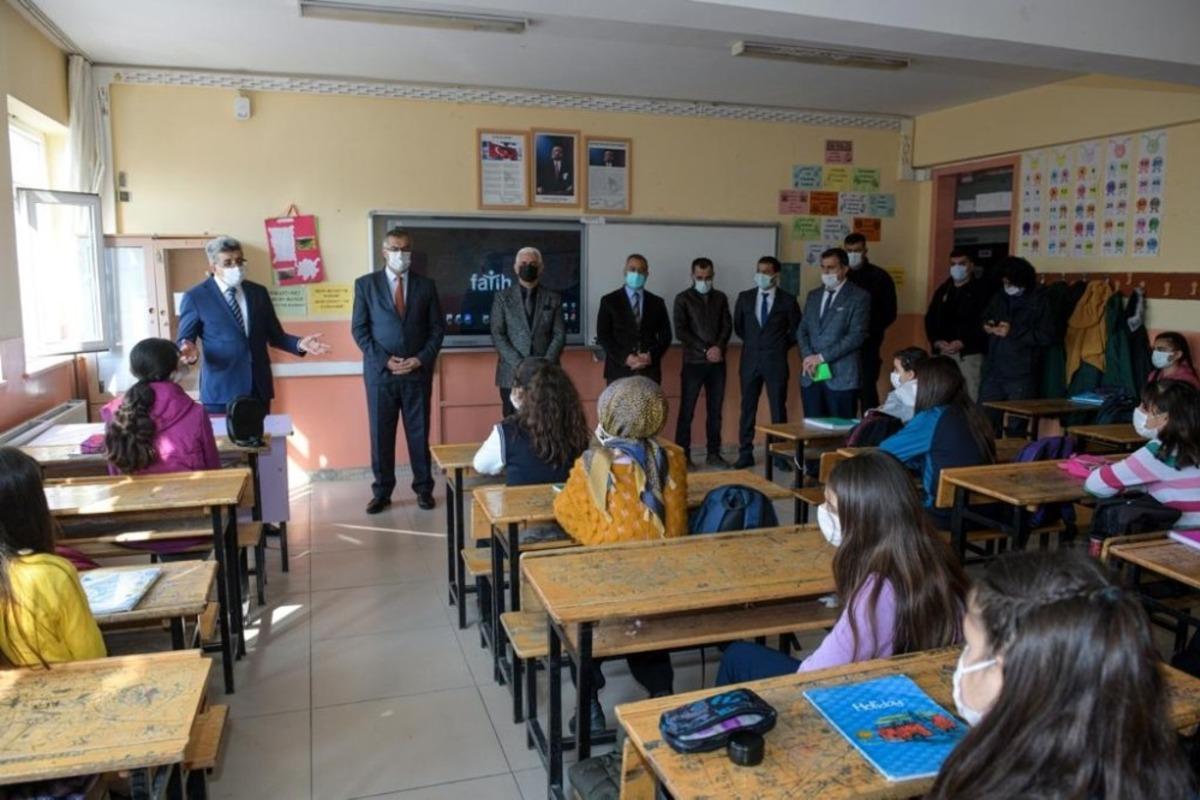 Vali Bilmez&rsquo;den okul ziyareti