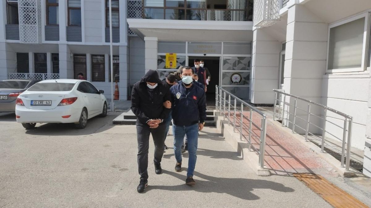 Sahte borsa ile 15 kişiyi dolandırdılar