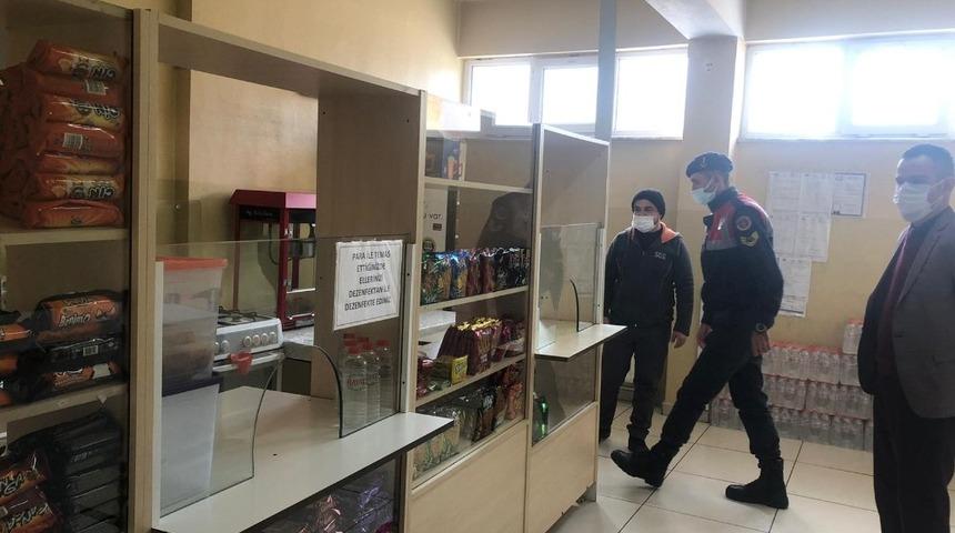 Okulları tek tek gezip denetlediler