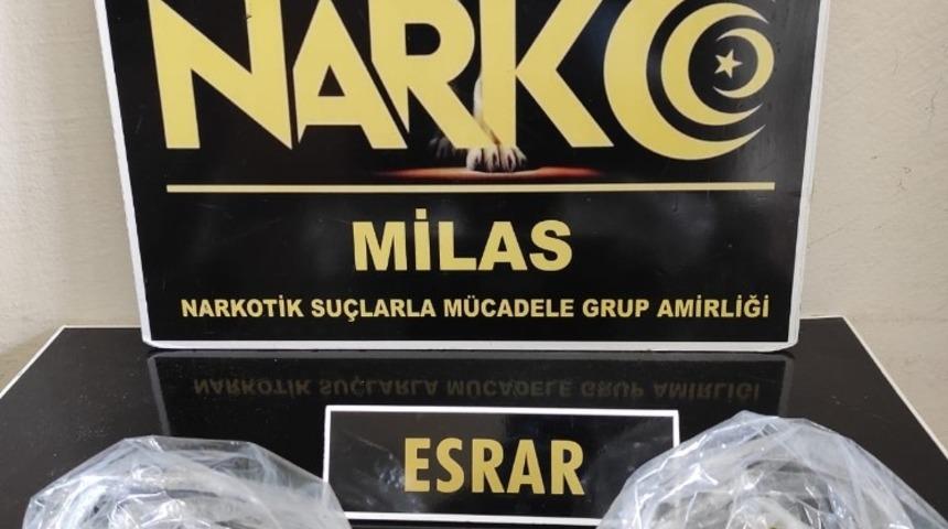 Milas&rsquo;ta durdurulan ara&ccedil;tan uyuşturucu &ccedil;ıktı