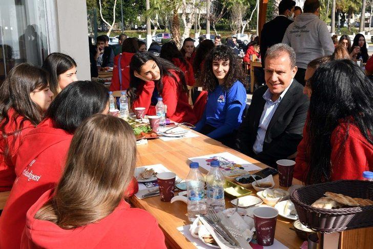 Başkan Seçer, Büyükşehir Belediyesi GSK sporcularıyla buluştu G4