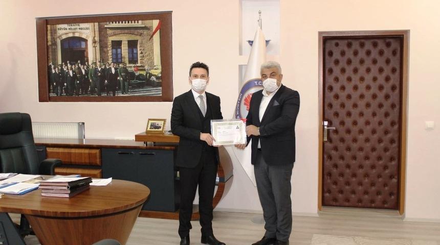 Belediye Başkanı Çalışkan’a başarı belgesi