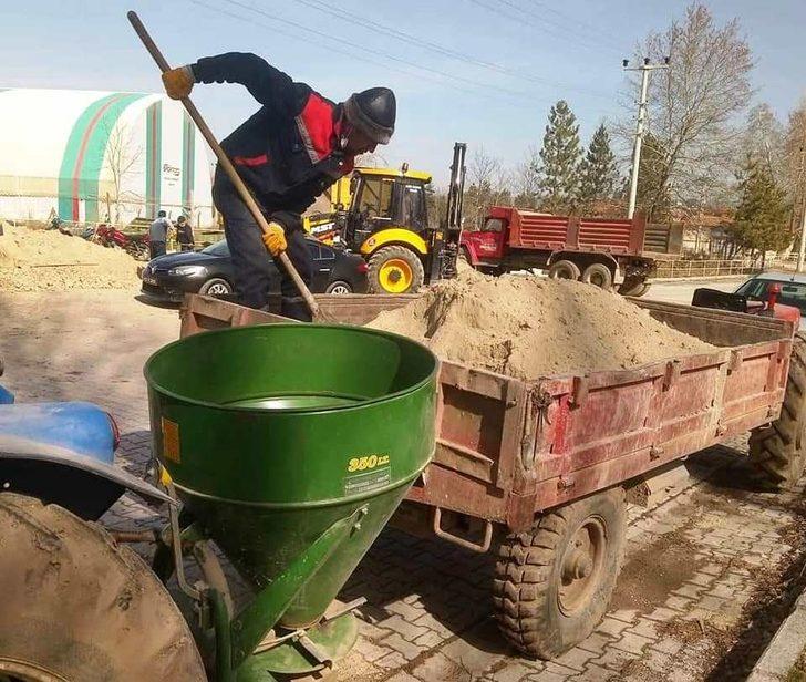 Kütahya’daki meralar gübreleniyor G2