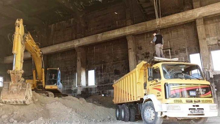 Kütahya’daki meralar gübreleniyor G3