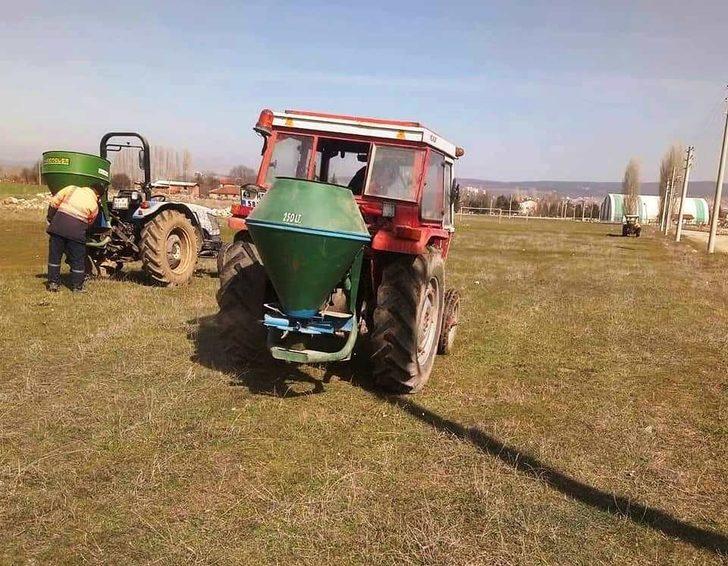 Kütahya’daki meralar gübreleniyor G4