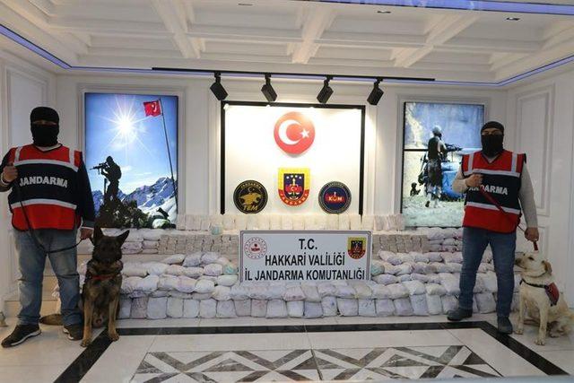 Hakkari’de 482 kilo eroin ve 65 kilo metamfetamin ele geçirildi