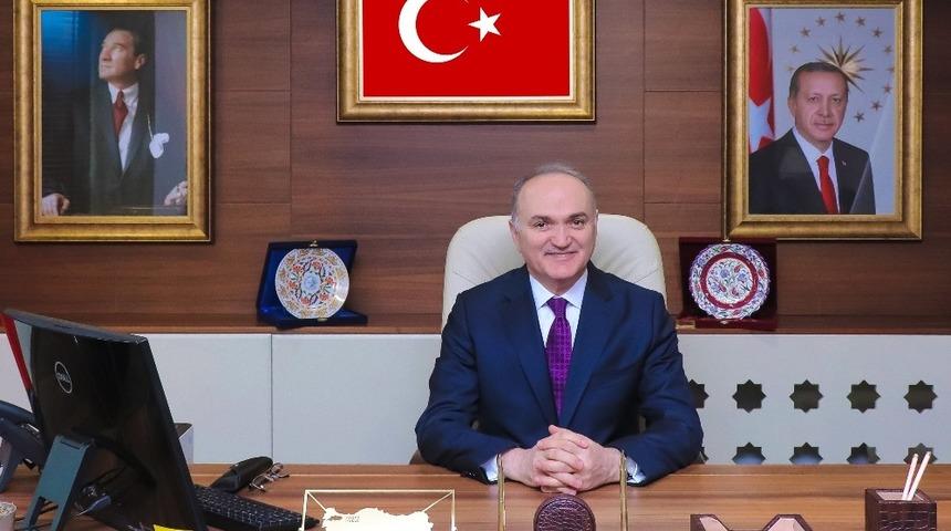 Başkan Özlü “100 yıldır bağımsızlığın simgesi”