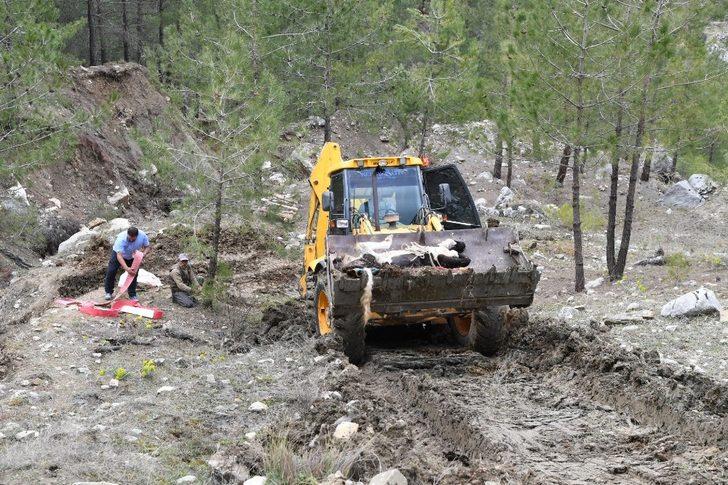 Uçuruma yuvarlanıp 2 gün sonra kurtarılan ineği üşümesin diye üzerini örtüp ateş yaktı G3