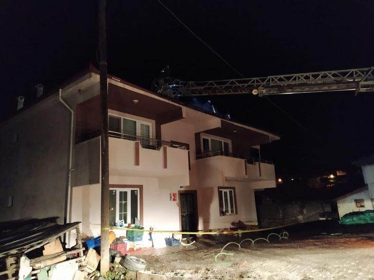 Kalorifer bacasından çıkan kıvılcım çatıyı yaktı G1