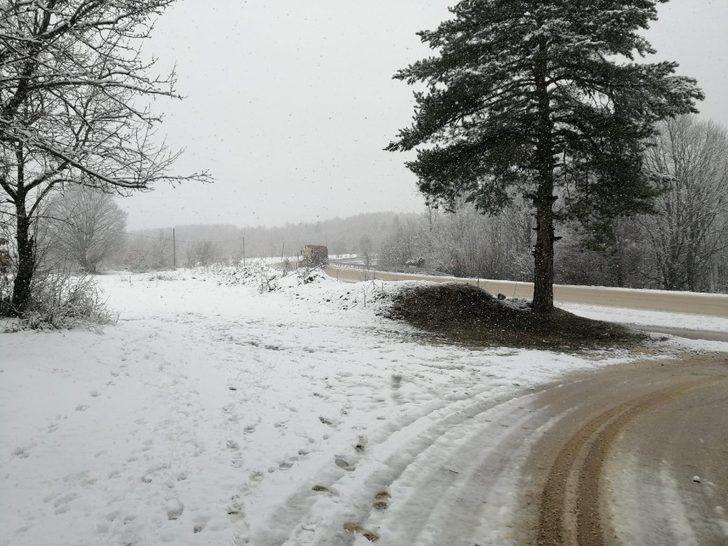 Yüksek kesimlerdeki hava sıcaklığı düştü, kar yeniden yağdı G2