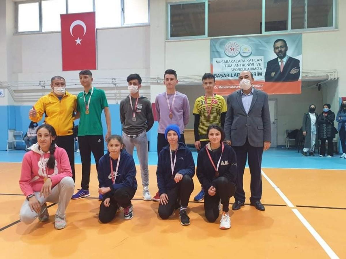 Şuhutlu sporcular atletizmde dereceye girdi