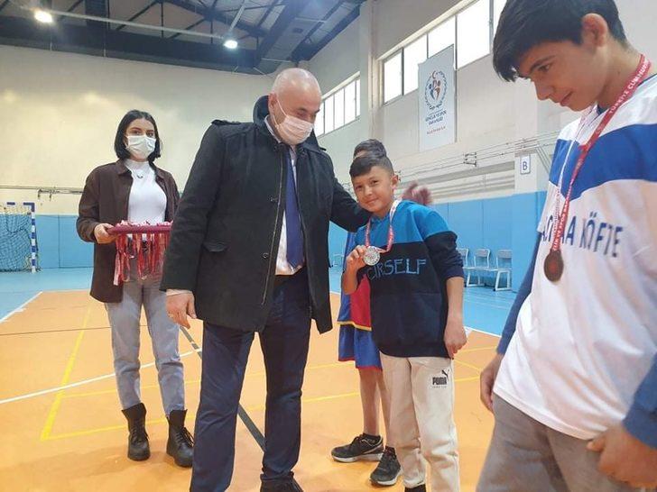 Şuhutlu sporcular atletizmde dereceye girdi G2