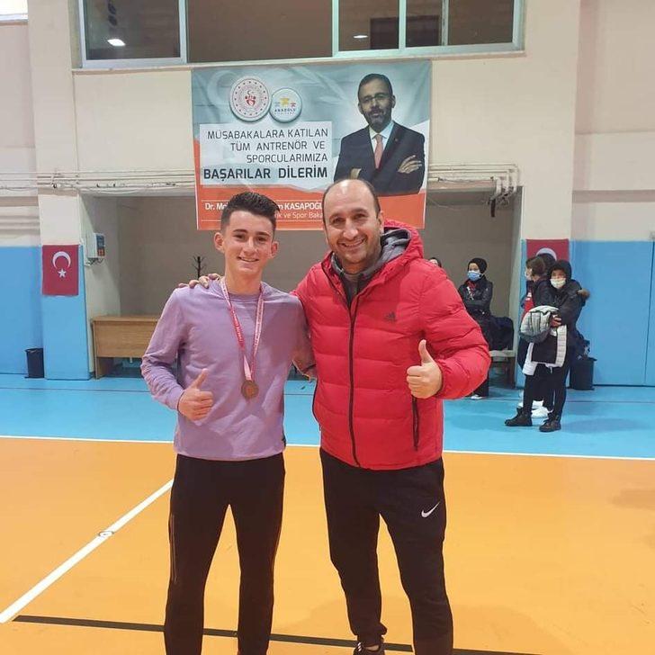 Şuhutlu sporcular atletizmde dereceye girdi G4