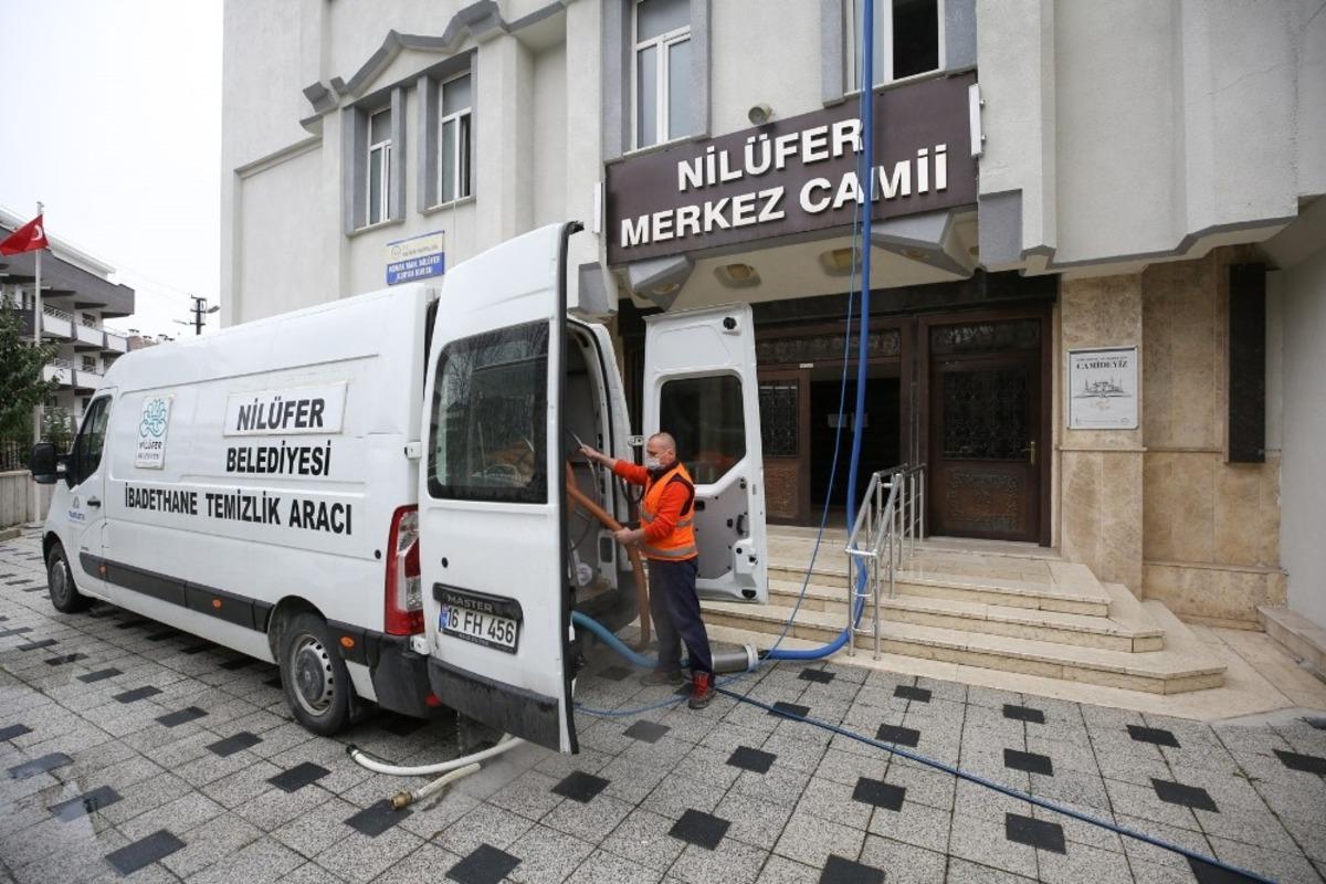 Nil&uuml;fer&rsquo;deki camilerde bahar temizliği