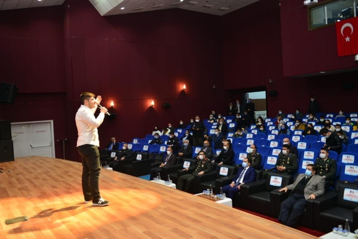 Elazığ&rsquo;da İstiklal Marşı&rsquo;nın kabul&uuml;n&uuml;n 100. yıl d&ouml;n&uuml;m&uuml;
