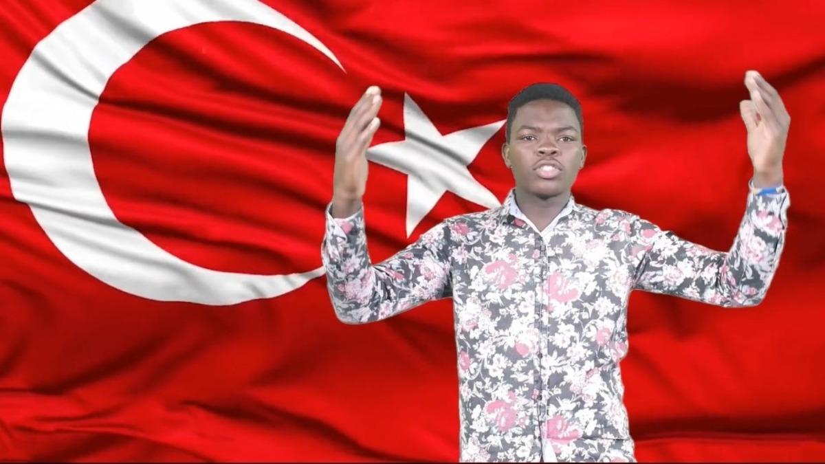 Yabancı uyruklu &ouml;ğrenciler İstiklal Marşını okudu