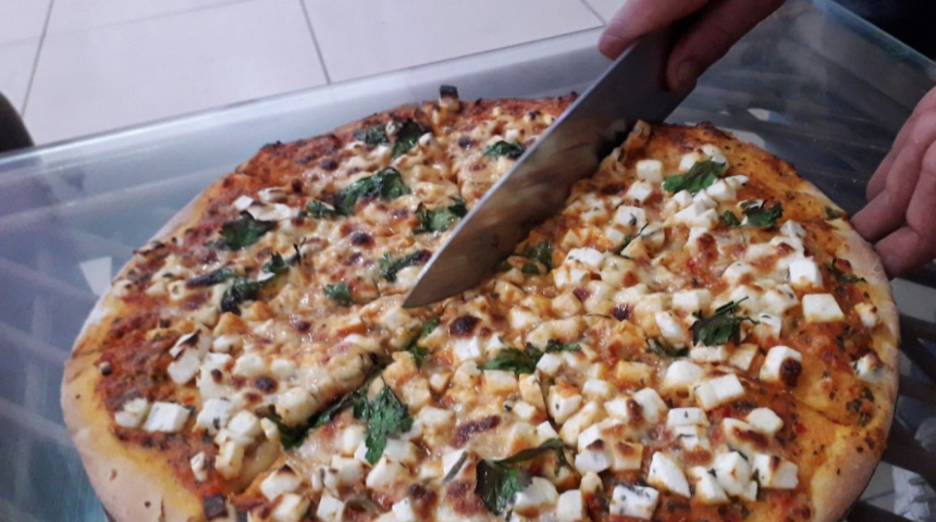 Dağlardan toplanan otlarla yapılıyor! Pizzayla ilk kez buluşan otlu peynire yoğun talep